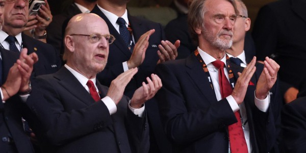 金年会平台-卡里克首战曼联3人缺阵！拉爵格雷泽督战，4231阵型仅1位置有悬念